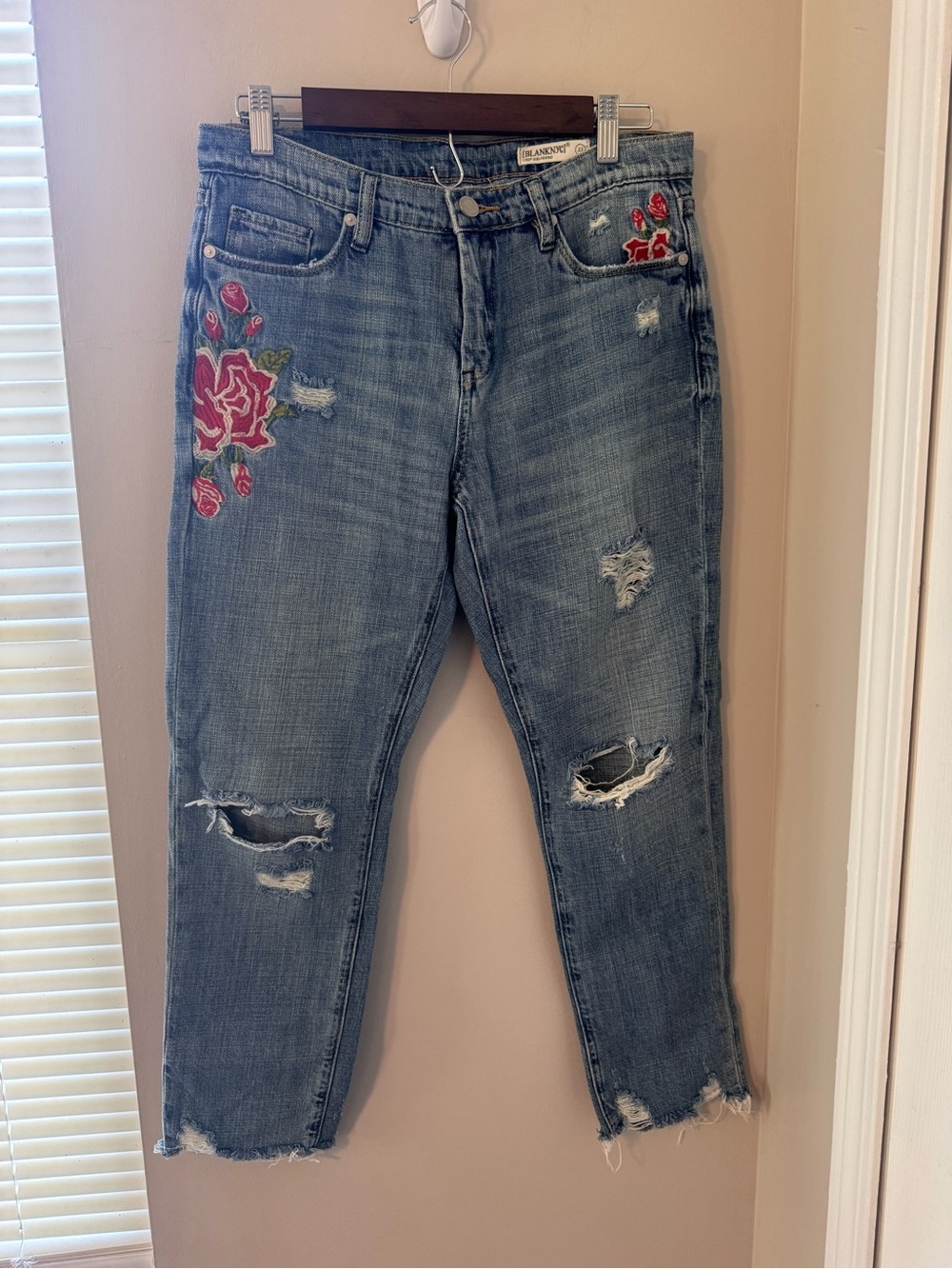 BLANKNYC Embroidered Rose Crop Girlfriend Jeans Distressed 100% Cotton Size 27